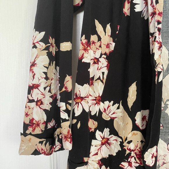 Dynamite Blazer with Pink and White Floral Design Size XS - Picture 3 of 7